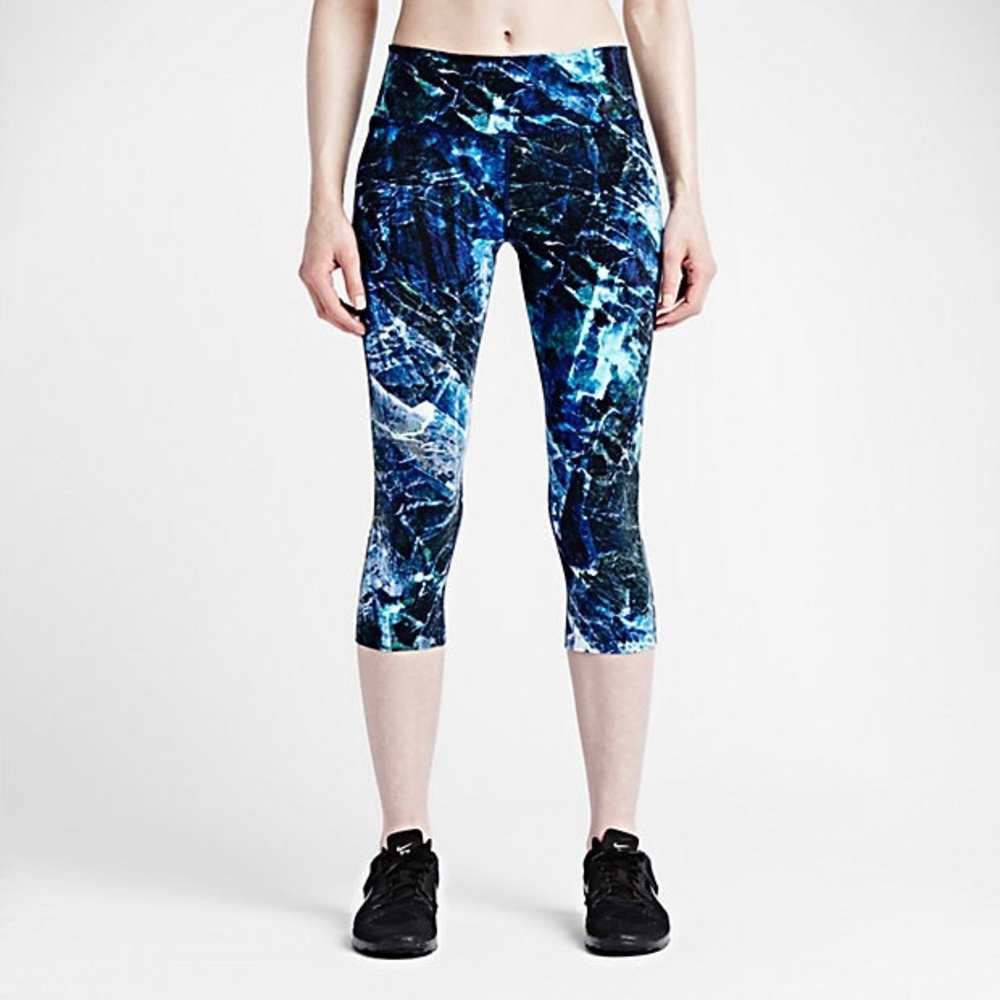 Nike Legendary Engineered Marble Tight Capri  XS